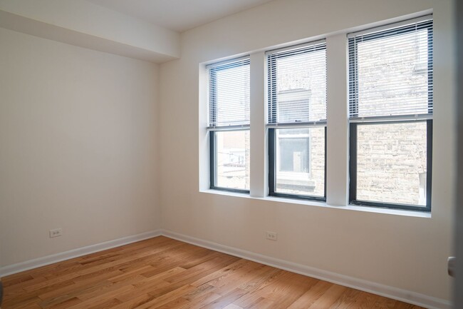 Photo - North Lincoln Square - 2 Bed / 1 Bath - In Unit Laundry Unit 2504-2