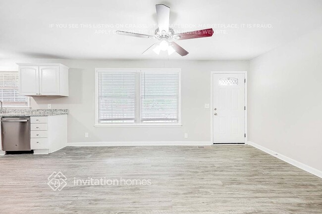 Photo - 640 Des Moines Dr