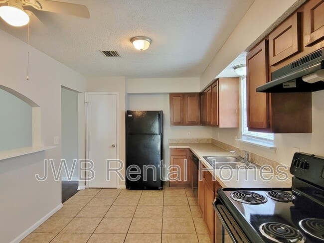 Photo - 6016 Gulf Rd W