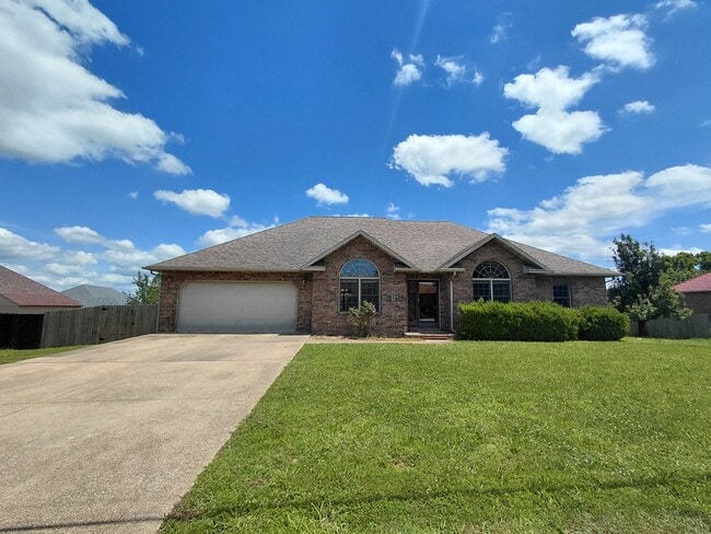 Building Photo - Home near post!