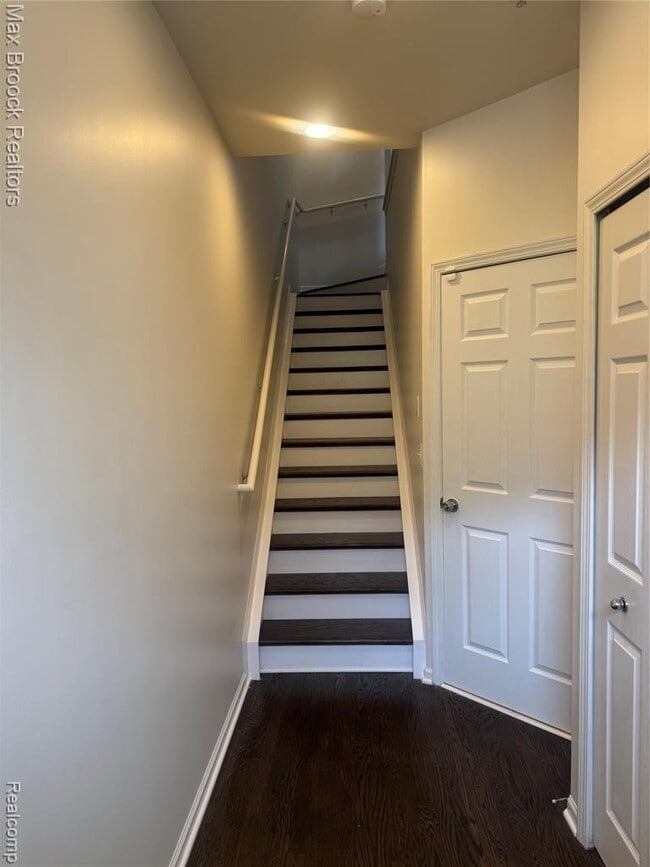 Photo - 537 Graten St