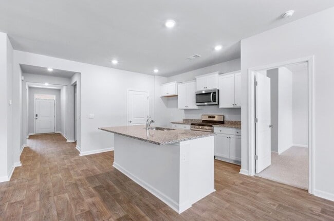 Photo - 102 Green Passage Ln