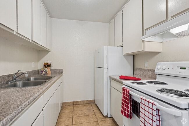 1BR, 1BA - 717SF - Kitchen