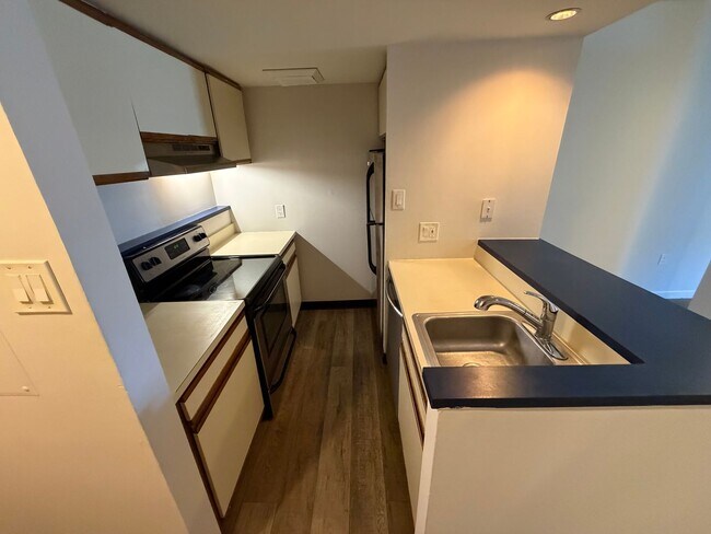 Photo - Bank Street Court Unit 403