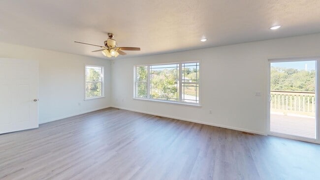 Photo - 124 E Sunset Cove Ln