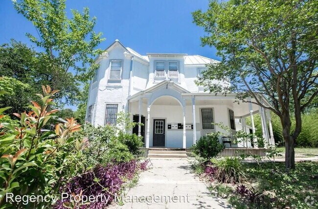 Building Photo - 711 E Carson St Unit B2 Rental