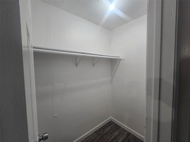 Photo - 7518 Hummingbird Ln