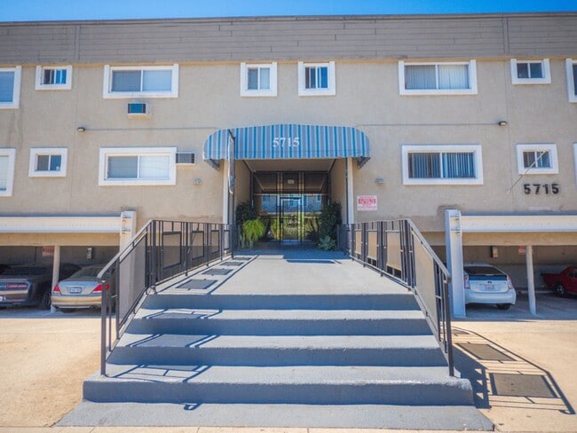 Photo - 5715 Vineland Ave