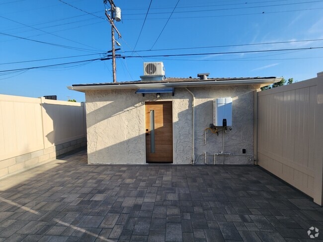 Building Photo - 14810 Covello St Rental