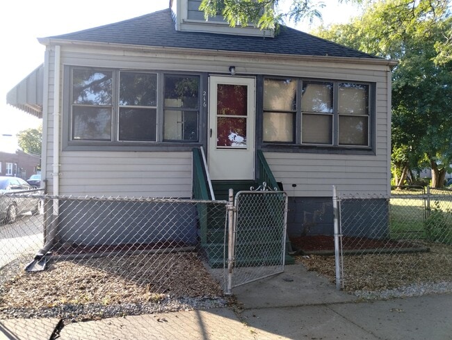 Building Photo - 216 Goodell St Rental