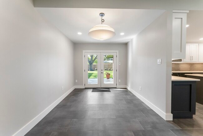 Photo - 2223 Hialeah Dr