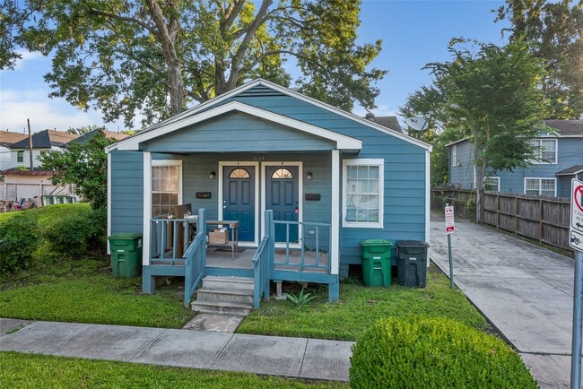 Building Photo - 3117 Isabella St Unit B