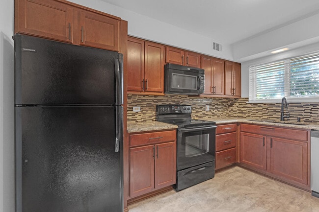 900 S Plum Grove Rd