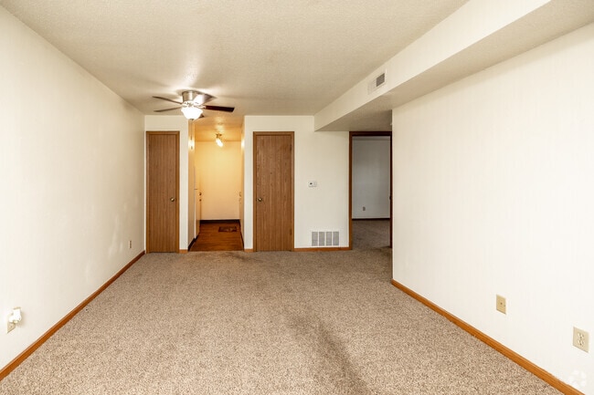 2BR, 1BA - Keystone/833 SF