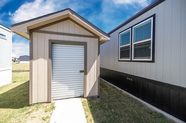 Building Photo - 233 Noriker Dr