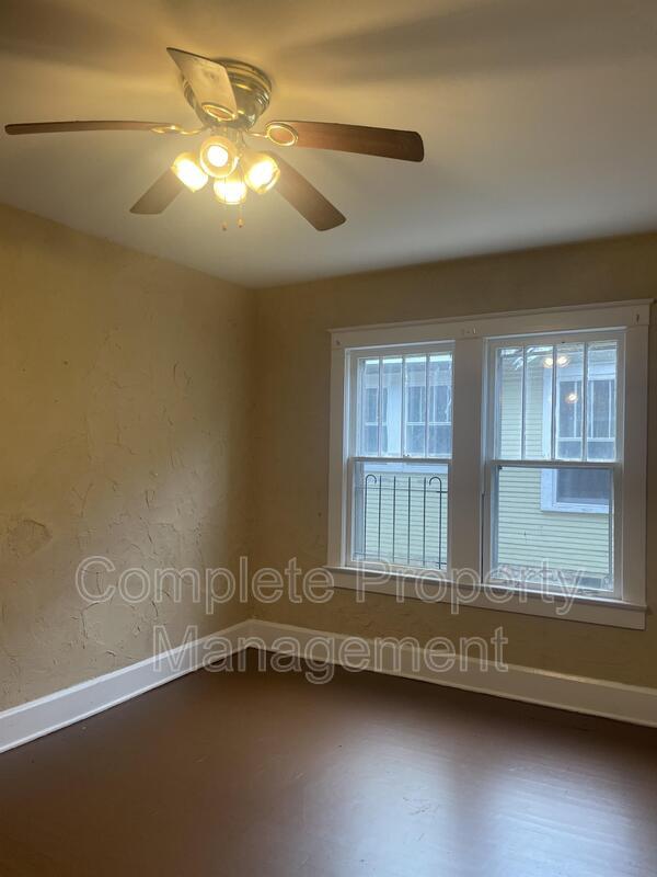 Photo - 921 7th Pl SW