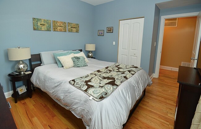 Photo - 3740 N Wilton Ave Unidad 4