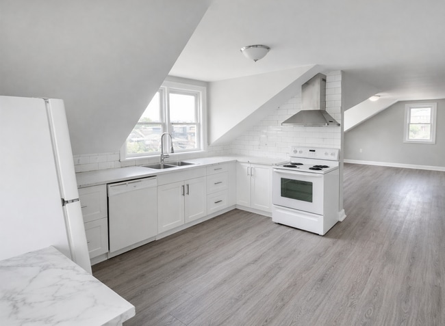 Photo - 335 Southworth St S