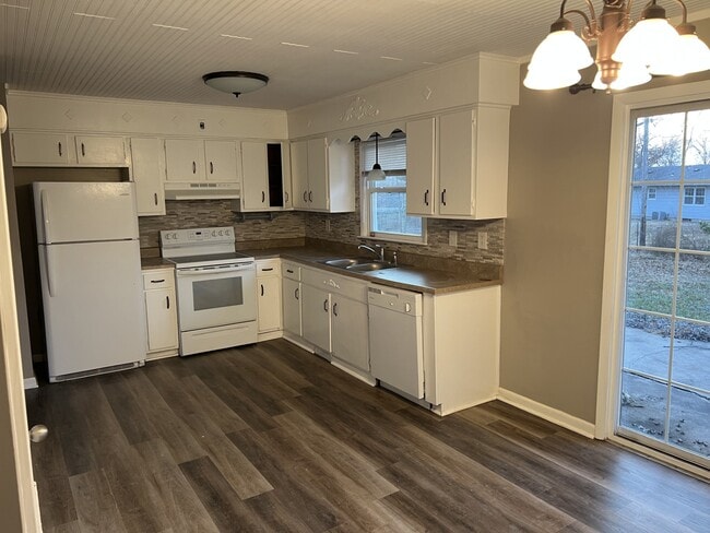 Photo - 111 Edgewood Dr