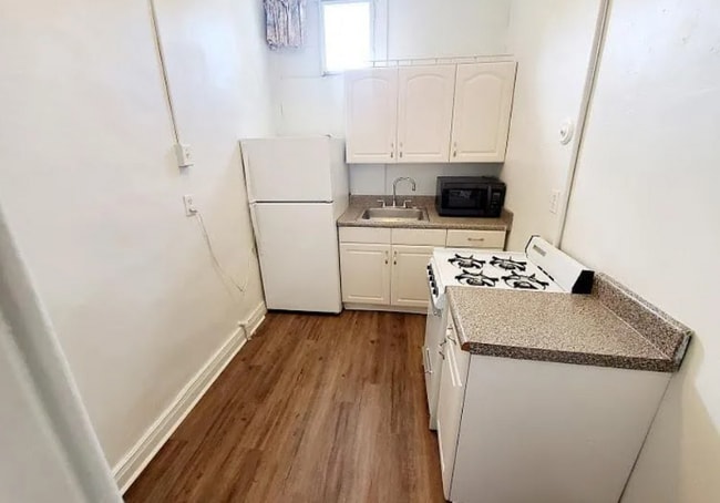 Photo - 421 W Grace St