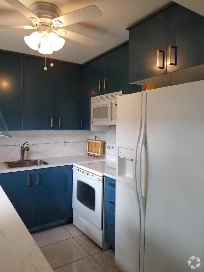 Building Photo - 165 Waterford D Rental