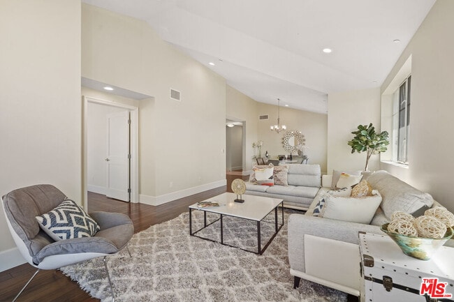 Photo - 1751 Appian Wy Unit 402