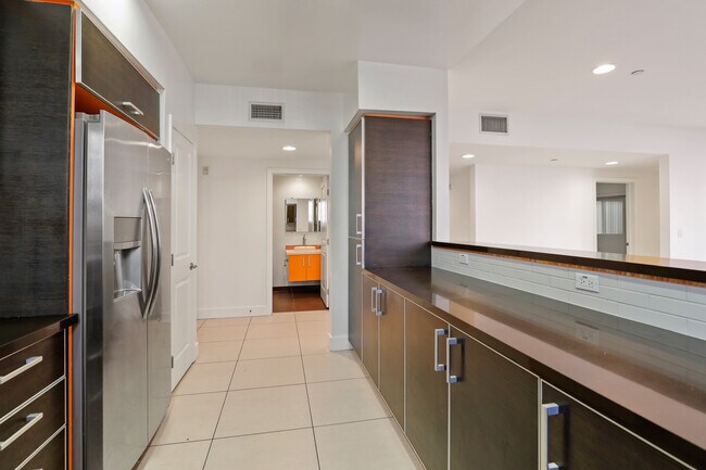 Photo - Amherst Rochester by Wiseman