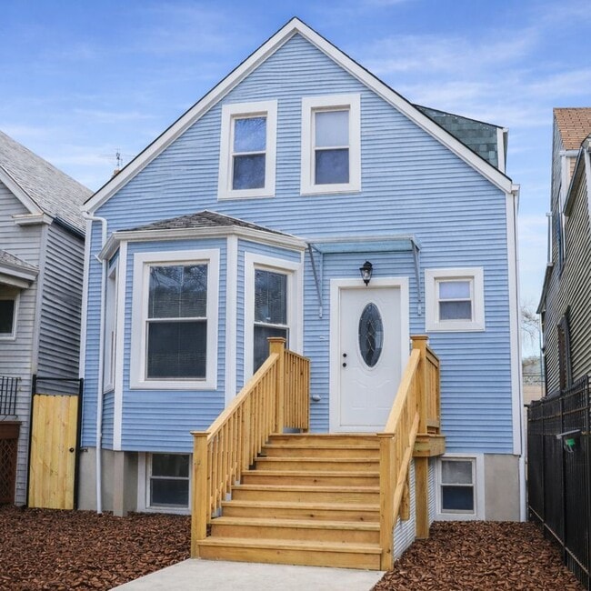 Building Photo - 4151 W Fullerton Ave