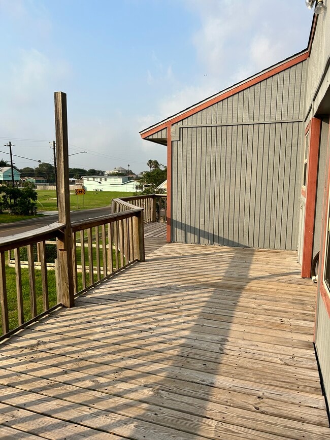 Photo - 4042 Laguna Shores Rd