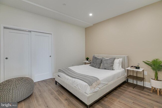 Building Photo - 150 S Independence Mall W Unit 403