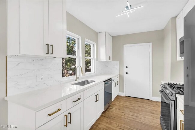 Photo - 3211 W 121st St Unit 1