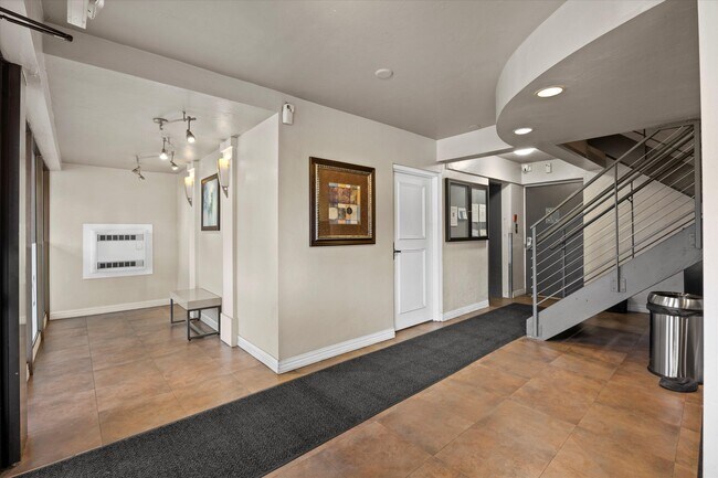 Photo - 2121 N Cambridge Ave