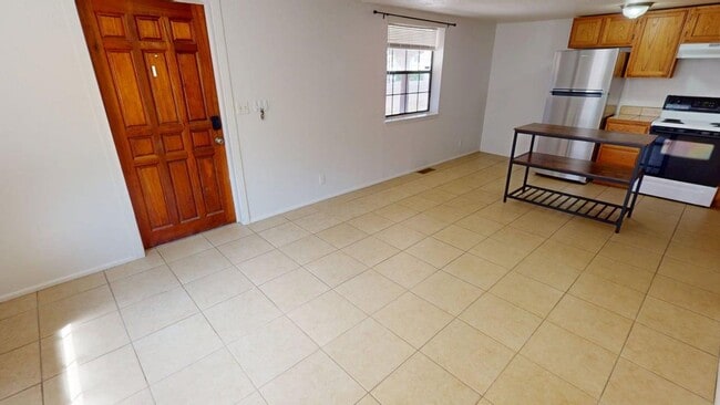 Photo - 702 Columbia St Unit B