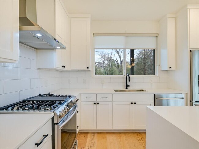 Photo - 1106 Walton Ln