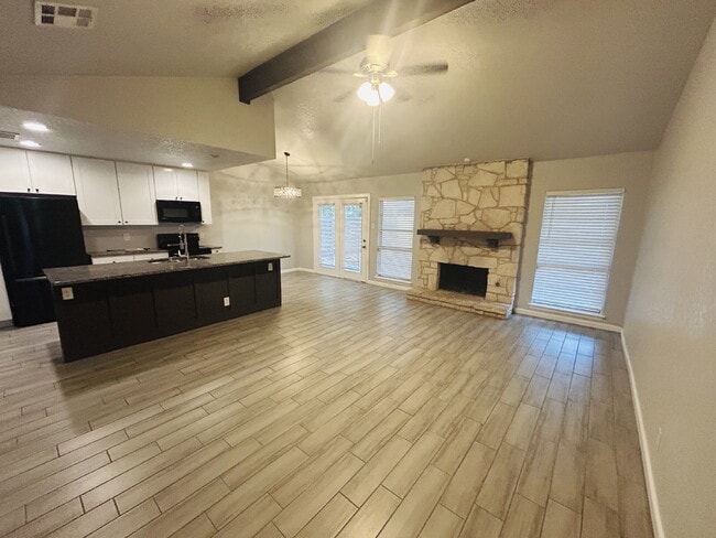 4 Bed/2 Bath in North East SA - 4 Bed/2 Bath in North East SA Apartment