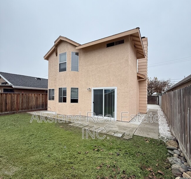 Photo - 215 W Clover Rd