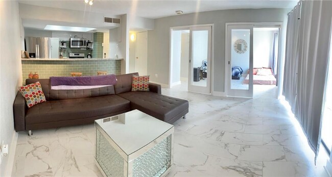 Photo - 2816 S Bartell Dr Unidad B210