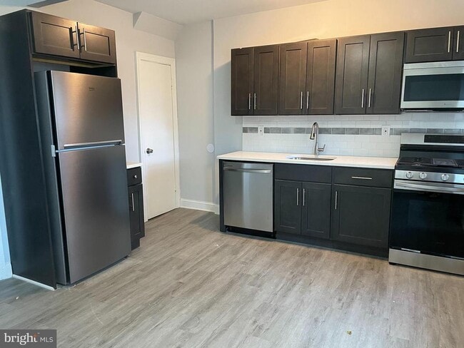 Photo - 532 E Mayland St