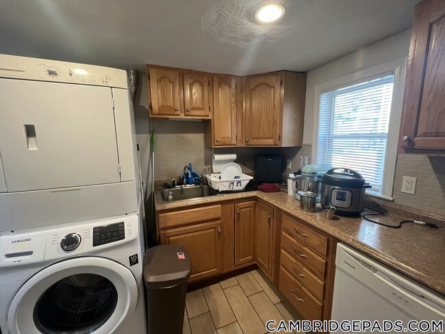 Photo - 23-25 Lambert St. Unidad 1