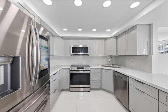 Photo - 16546 NE 26th Ave Unit 3J