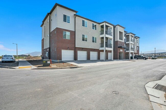 3325 W 1830 N