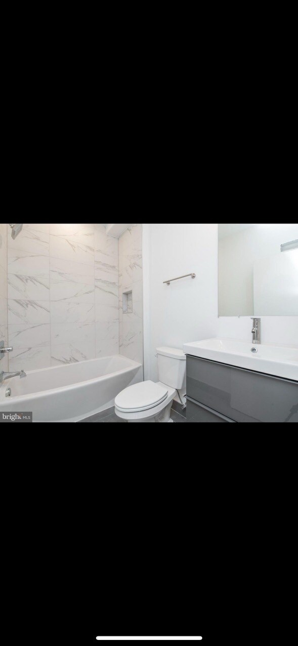 Photo - 2153 N Franklin St