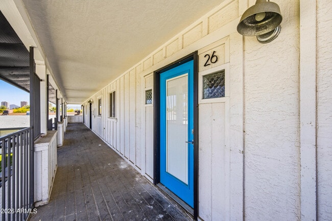 Building Photo - 3615 N 15th Ave Unit Apt 26