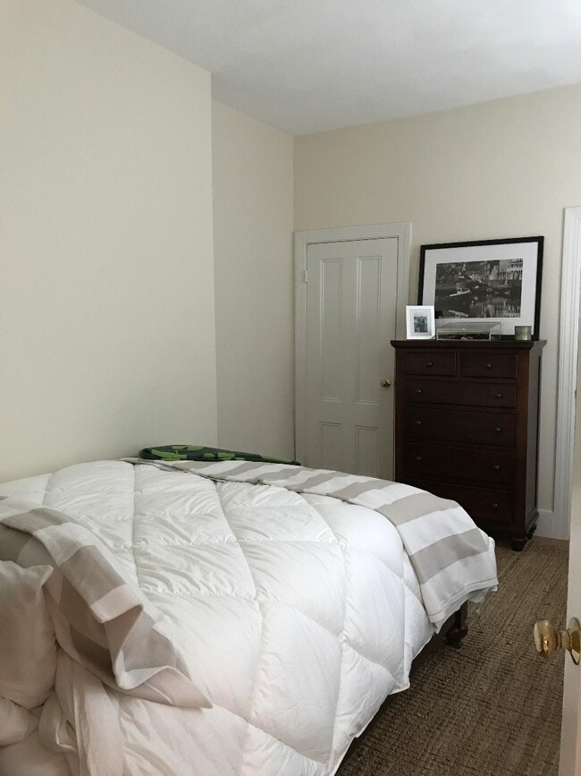 Building Photo - 12 Summer St Unit 3