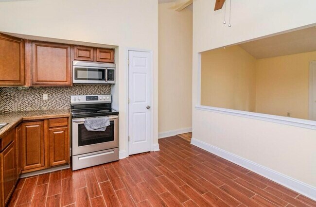 Photo - 3829 Niagara Dr