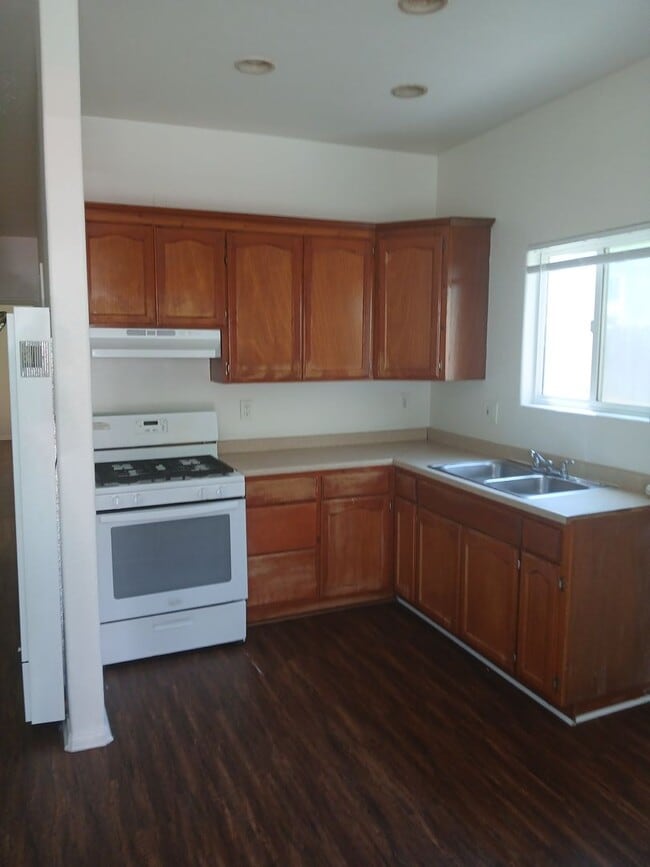 638 E 7th St Unidad 638