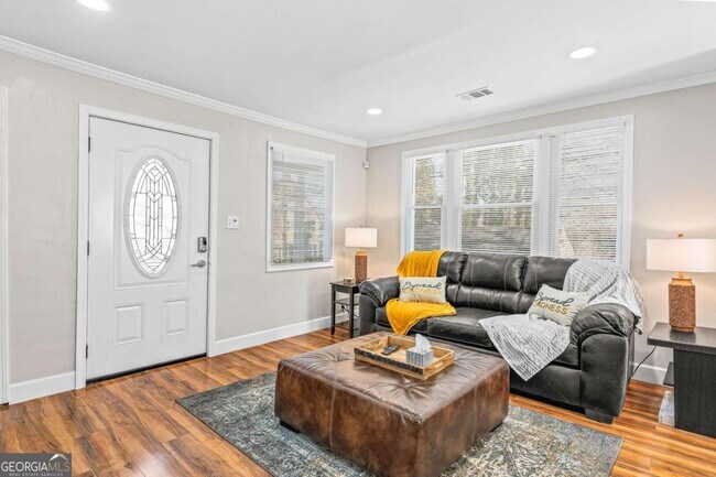 Photo - 1298 Douglas St SW Unit A