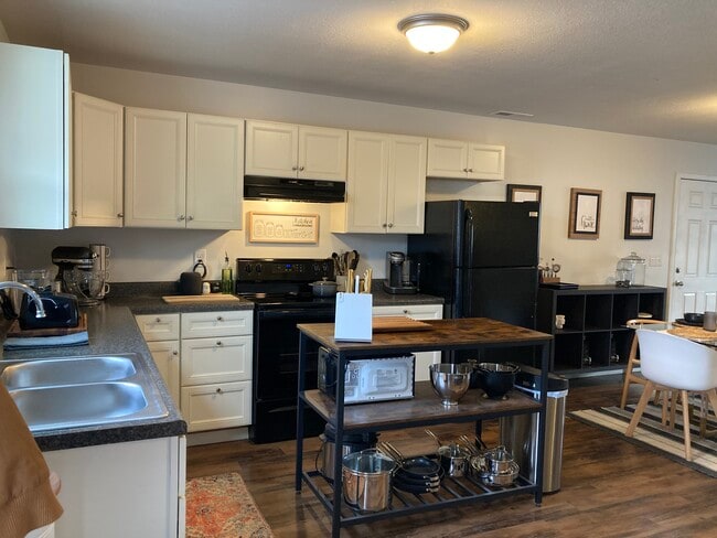 Photo - Laurel Flats LLC.