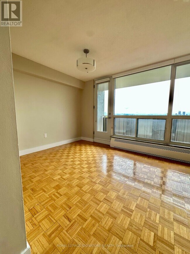 Photo - 666 Spadina Ave. Unit 903