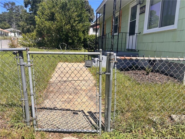 Photo - 722 Commerce St